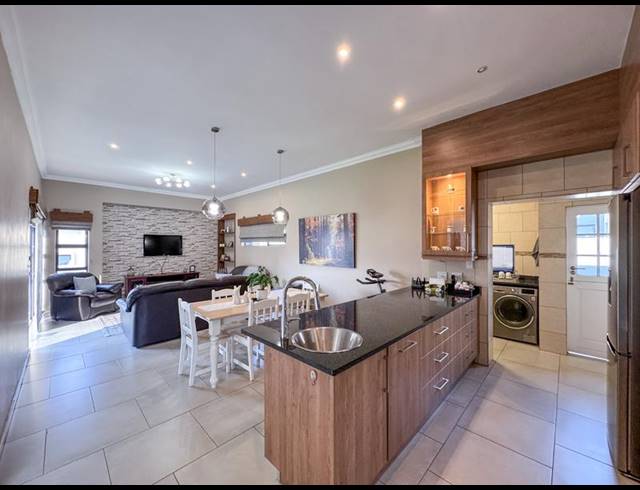 3 BEDROOM HOUSE FOR SALE IN MIDSTREAM MEADOWS